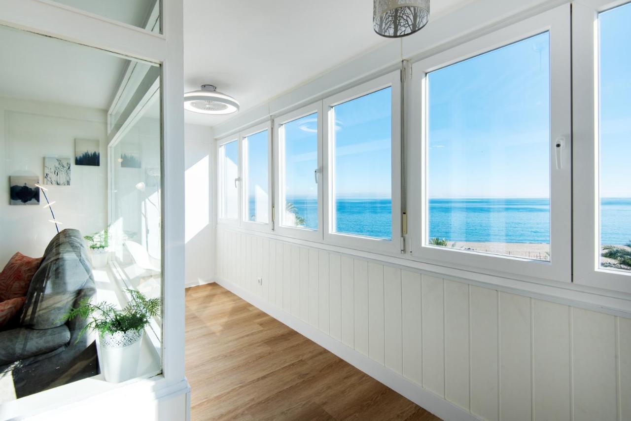 Magic Of The Ocean, Front Line In Playamar-parking, Sea Views, Pool, Tenis, Paddle, Wifi And Aircon Apartament *
