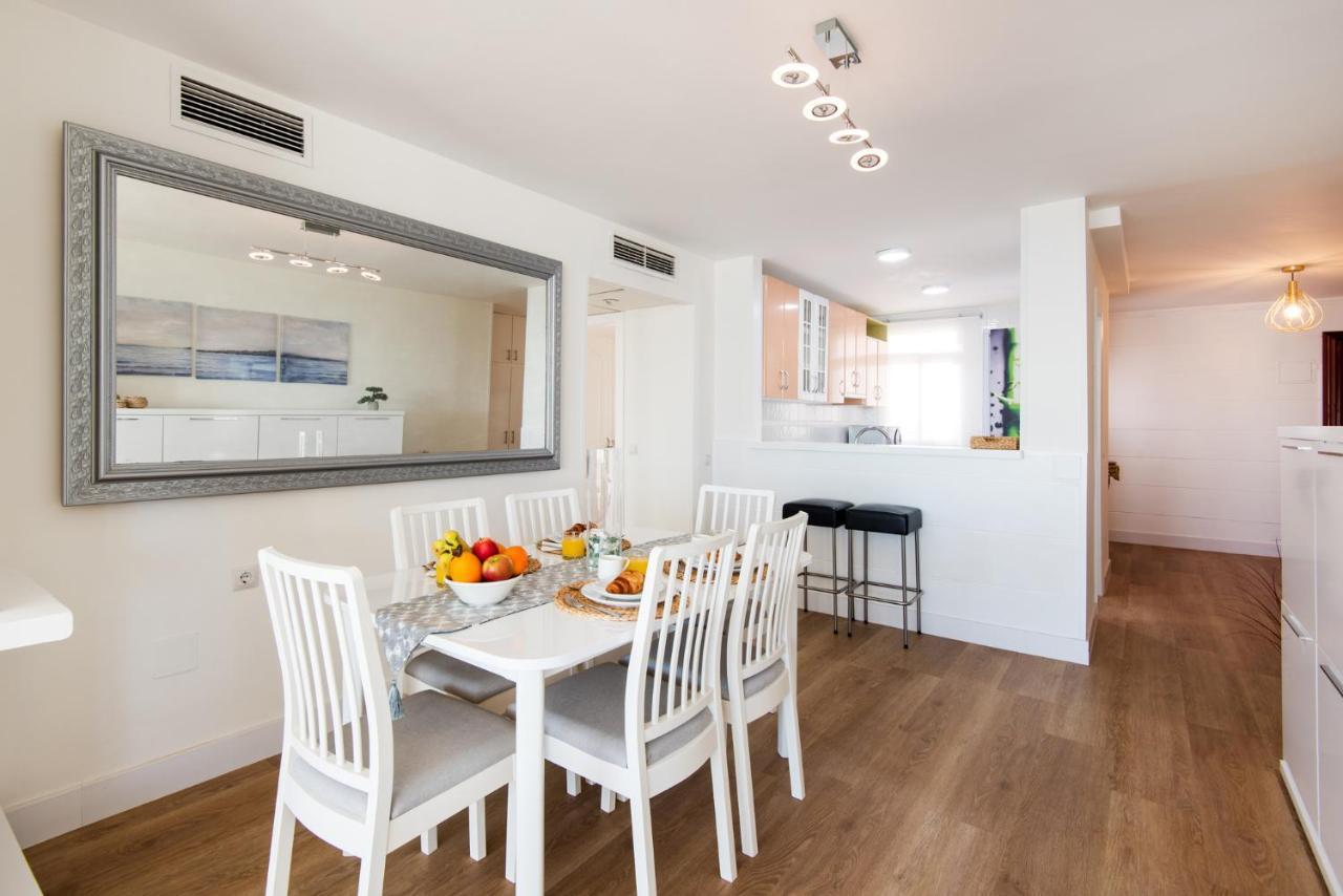 Magic Of The Ocean, Front Line In Playamar-parking, Sea Views, Pool, Tenis, Paddle, Wifi And Aircon Apartament *