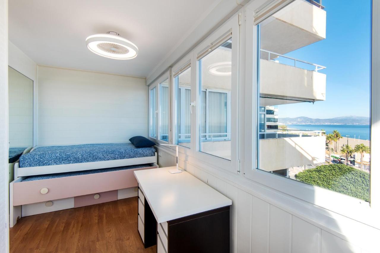 Magic Of The Ocean, Front Line In Playamar-parking, Sea Views, Pool, Tenis, Paddle, Wifi And Aircon Apartament Torremolinos