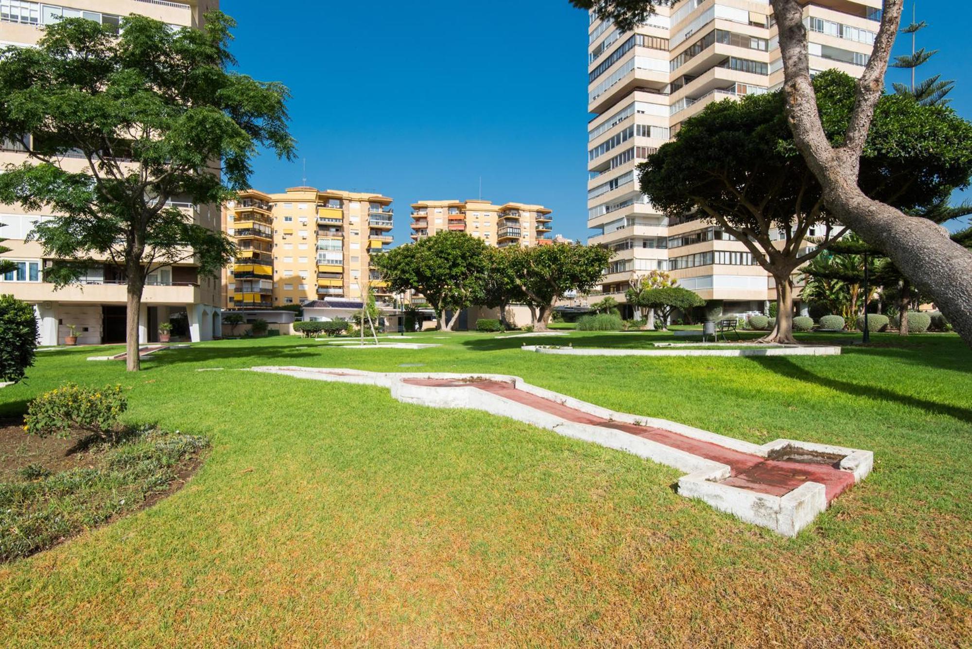 Magic Of The Ocean, Front Line In Playamar-parking, Sea Views, Pool, Tenis, Paddle, Wifi And Aircon Appartement