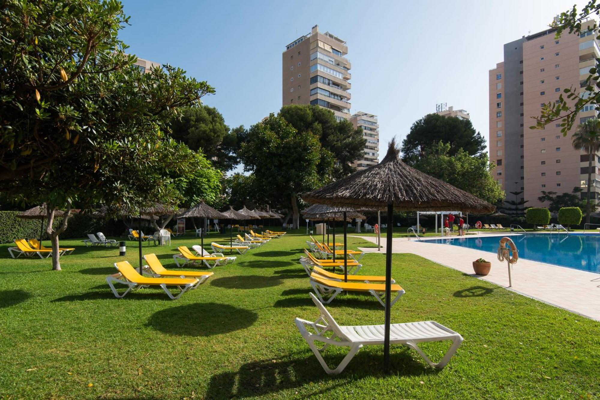 Magic Of The Ocean, Front Line In Playamar-parking, Sea Views, Pool, Tenis, Paddle, Wifi And Aircon Appartement